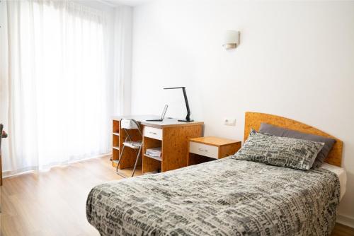 En eller flere senge i et værelse på MiCampus Burjassot 1 Student Residence