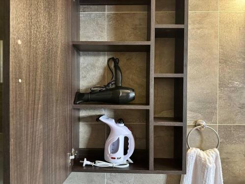 a cupboard with a jug and a tea kettle at Moderno Studio en Calacoto in Achumani