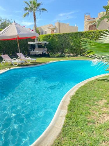 فيلا بحمام سباحة مارينا 6 الساحل الشمالي العلمين