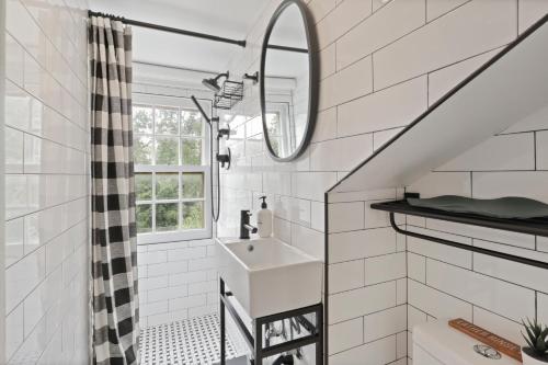 a bathroom with a sink and a mirror at The Nostalgic of Old Town in Alexandria