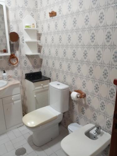 a bathroom with a toilet and a sink at Samuel in Sanxenxo