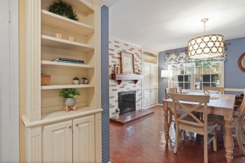 a kitchen and dining room with a table and a fireplace at The Nostalgic of Old Town in Alexandria