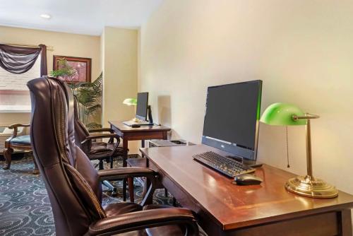 an office with a desk with a computer on it at Best Western Canon City in Canon City
