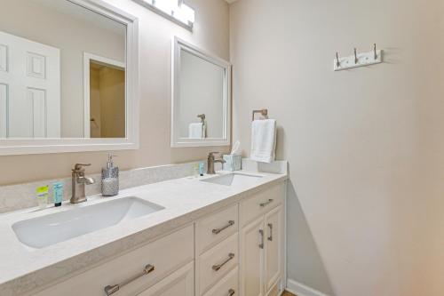 Resort Amenity Access: Chic Myrtle Beach Condo! photo 15