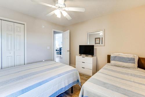 Resort Amenity Access: Chic Myrtle Beach Condo! photo 16