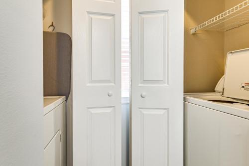 Resort Amenity Access: Chic Myrtle Beach Condo! photo 18
