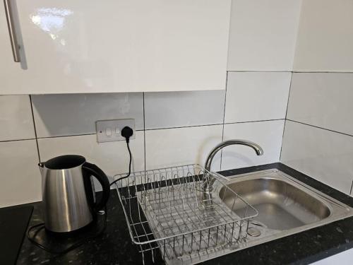 Dapur atau dapur kecil di Super Value Bath Street Flat