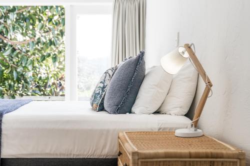 Ένα ή περισσότερα κρεβάτια σε δωμάτιο στο Tawatahi Cottage