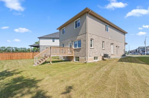 Gallery image of Beautiful Luxe Villa in Thorold
