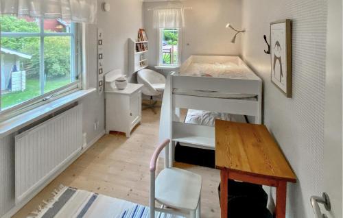 a small room with a desk and a bunk bed at 2 Bedroom Amazing Home In Tranås in Tranås