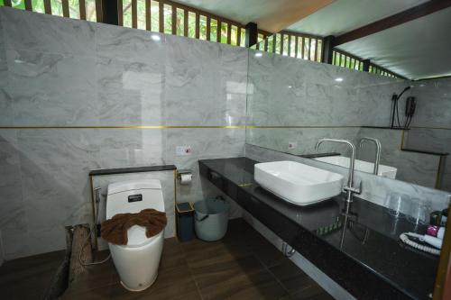 Ένα μπάνιο στο BeachHouse Pool Villas Krabi