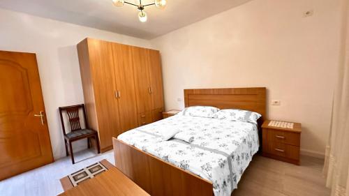 Postel nebo postele na pokoji v ubytování Kruja Retreat