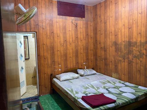 Postel nebo postele na pokoji v ubytování Parikesit Guest House