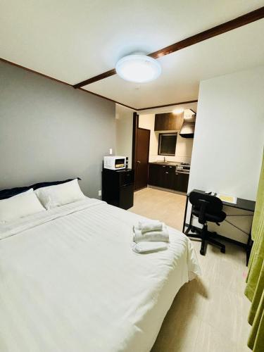 RED House - Economic APT in Tokyo Tranquil area, with 2 Sta Direct Access to Shinjuku & Akihabara