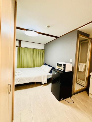 RED House - Economic APT in Tokyo Tranquil area, with 2 Sta Direct Access to Shinjuku & Akihabara