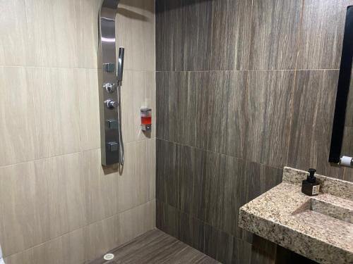 a bathroom with a shower and a sink at Hotel deluxe oasis de la colina boutique in Girardot