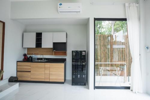 Η κουζίνα ή μικρή κουζίνα στο BeachHouse Pool Villas Krabi