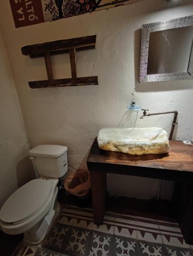 a bathroom with a toilet and a sink at Chuchumbé Hotel & Hostal in Veracruz