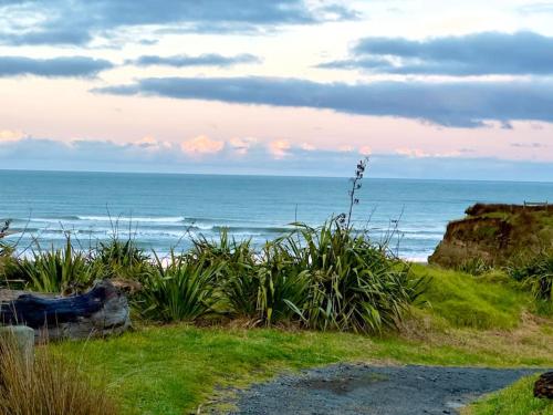 a view of a beach with the ocean in the background at Luxury Absolute Ocean View Lodge in Waverley