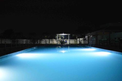 Πισίνα στο ή κοντά στο King Farmhouse with Pool, Lawn, & Gazebo, Book Now!