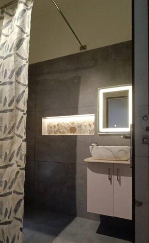a bathroom with a sink and a mirror at Villa Avni, a beach side family retreat, Homestay in Nīleshwar