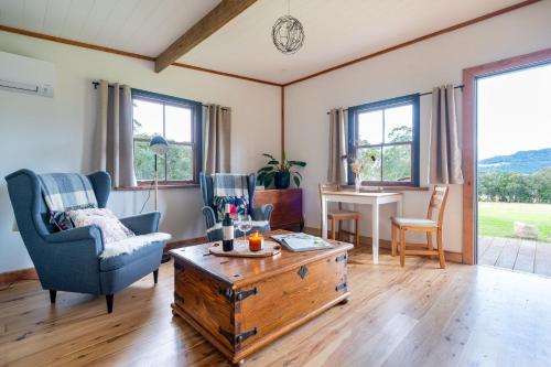 Khu vực ghế ngồi tại 'Casuarina' - Picturesque Kangaroo Valley Cottage