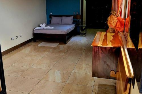 Katil atau katil-katil dalam bilik di Local secret apartament Blue Mountain in Quepos