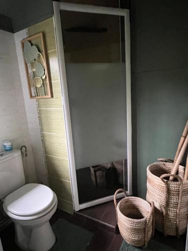 Ένα μπάνιο στο Cottage entier 4 pers - Cosy Atmosphere en bord de mer - 60 m2