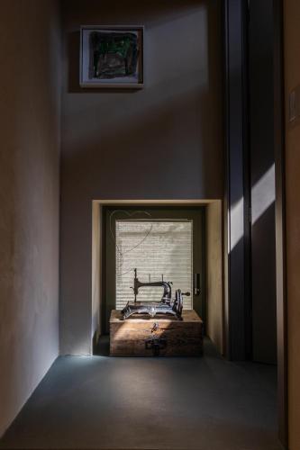 a room with a window with a bed in it at Casaorti Olio Design in Arco