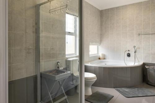 Bany a WATERFRONT E7