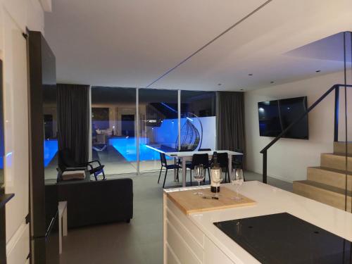 Sun Sea villa-heated pool