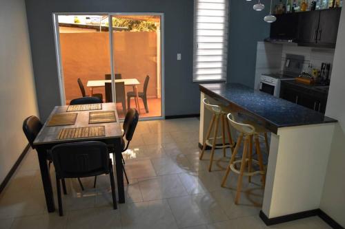 Kuchyň nebo kuchyňský kout v ubytování Serenity Apartment
