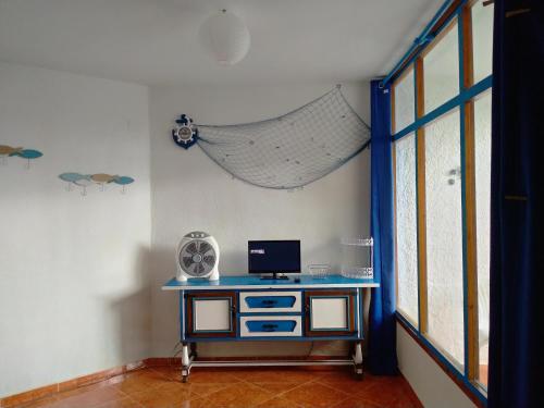 Μια τηλεόραση ή/και κέντρο ψυχαγωγίας στο ESTUDIO EN TRES CARABELAS, PLAYA LAS FUENTES