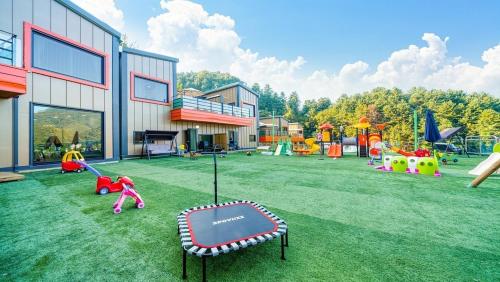 Herní místnost nebo prostor pro děti v ubytování Gapyeong Wow Kids Pool Villa