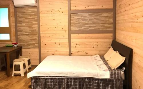 Postel nebo postele na pokoji v ubytování Inje Garam Pyeonbaek Pension