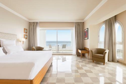 Postel nebo postele na pokoji v ubytování Iberostar Selection Kantaoui Bay
