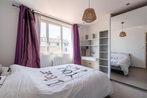 Ένα ή περισσότερα κρεβάτια σε δωμάτιο στο Le Loft Majestueux - Loft de 250 m² avec parking
