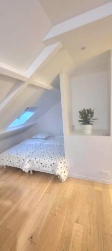 Ένα ή περισσότερα κρεβάτια σε δωμάτιο στο Appartement pré de Paris
