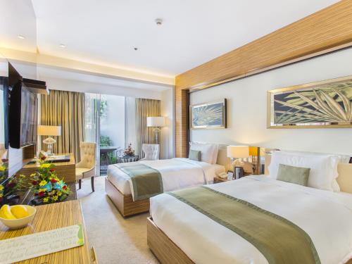 Postel nebo postele na pokoji v ubytování Greenleaf Hotel Gensan