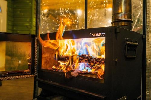 a stove with a fire inside of it at Taean Anmyeondo Badabi Pension in Kwik-kol