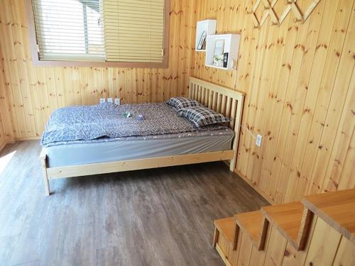 Ένα ή περισσότερα κρεβάτια σε δωμάτιο στο Ulsan Soho Attic Pension