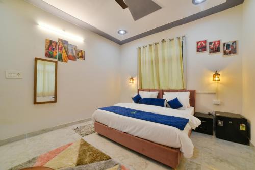 Postel nebo postele na pokoji v ubytování SAMALIA AGRO RESORT VRINDAVAN