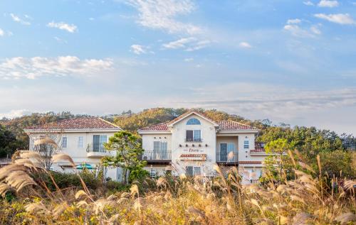 Landskap semula jadi dekat dengan rumah tamu ini