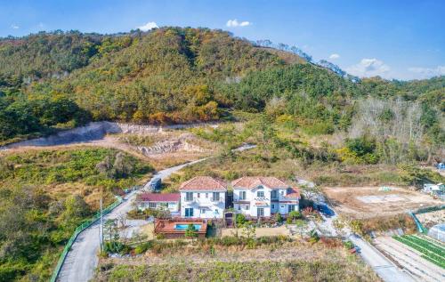 Landskap semula jadi dekat dengan rumah tamu ini