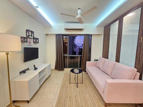 Televisyen dan/atau pusat hiburan di Lite Stays - Kurla West