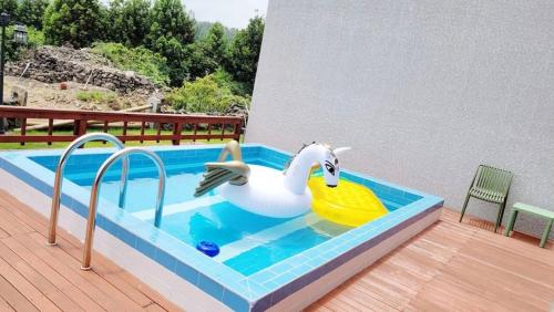 Πισίνα στο ή κοντά στο Jeju Aewol Doldam-gil Pension
