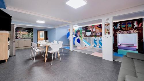 Gambar di galeri bagi Haneulchae Kids Pool Villa di Ŭigong-ni