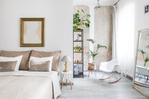 STYLISH APARTMENT IN THE HEART OF THE CENTER with Air Conditioner