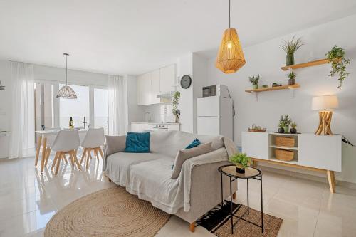 Casa Amorosa Apartment - With Pool and Close to Beach, City Centre and Bus Station