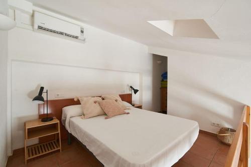 Postel nebo postele na pokoji v ubytování Horta V - Dúplex Cadaquès